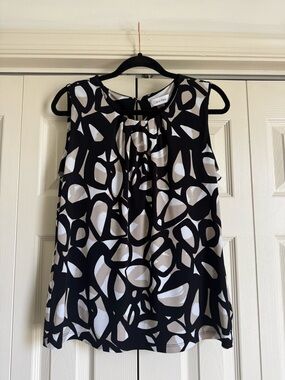 Calvin Klein Sleeveless shell Shell Black and White Geometric Pattern Size Large